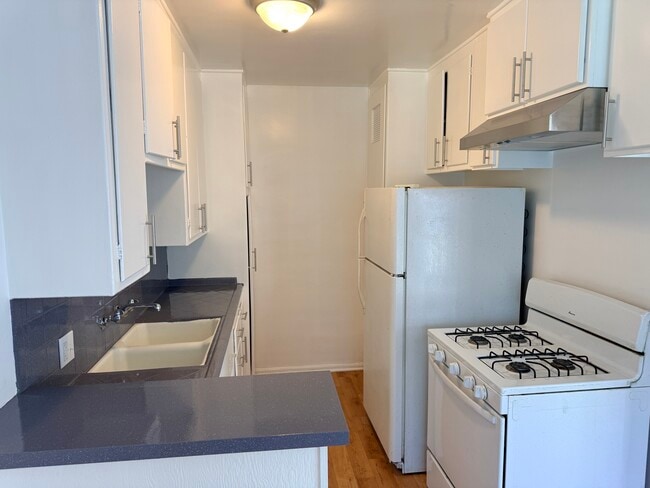 Building Photo - 4451 Murietta Ave Unit #17