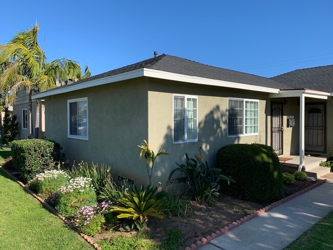 Photo - 1520 Marine Ave Unit 1