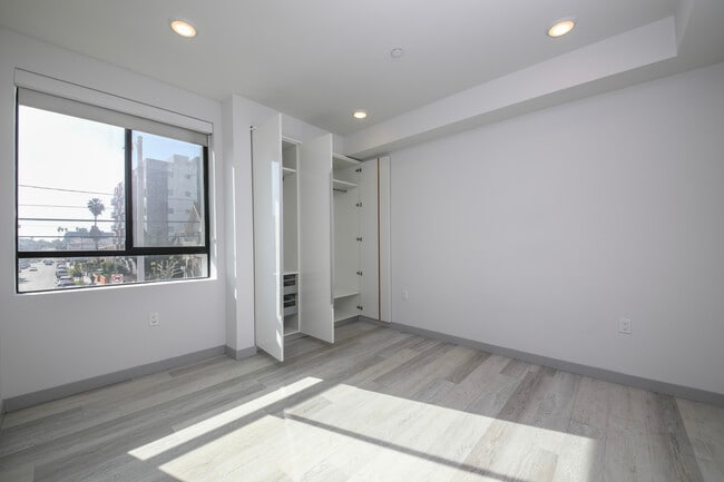 Photo - 941 Fedora St