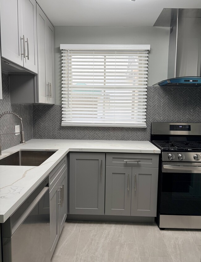 Kitchen - 1705 Barry Ave