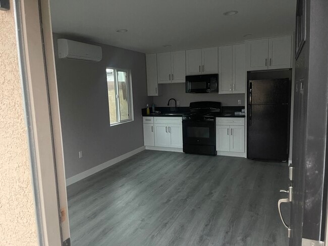 Photo - 5029 Cutler Ave