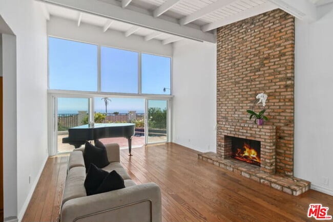 Photo - 1175 Las Pulgas Pl