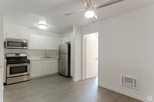 1BR,1BA-700SF-Kitchen - Weddington Apartments