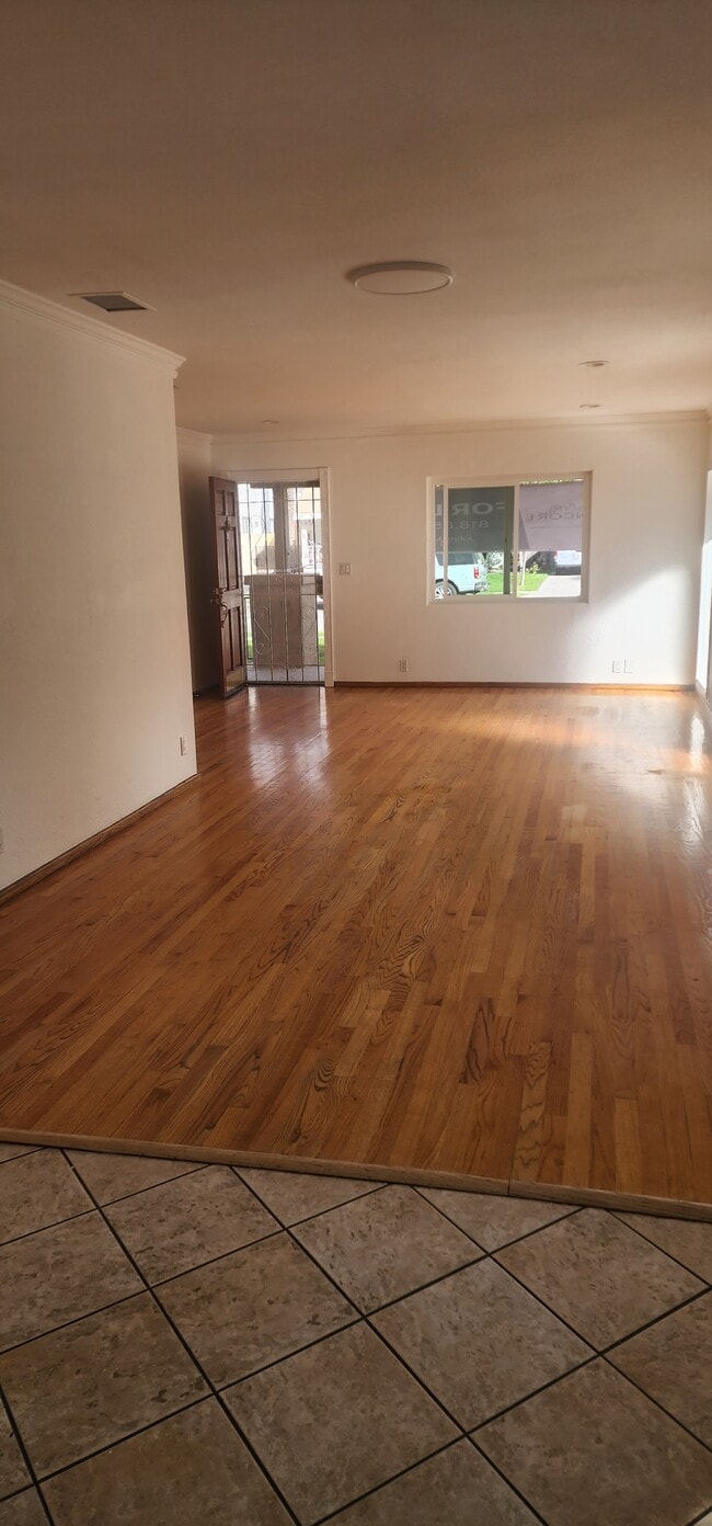 Living room/, dining room - 540 Oak St