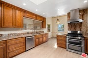 Photo - 422 S Clark Dr