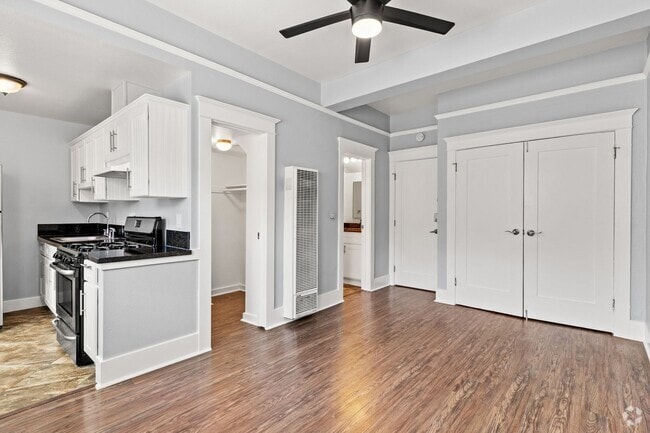 Building Photo - 138 Elm Ave Rental