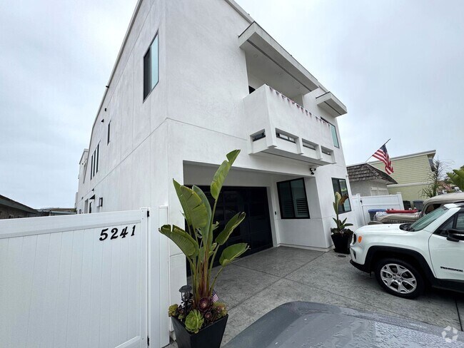 Building Photo - Luxury Coastal Living – Brand New Custom H... Rental