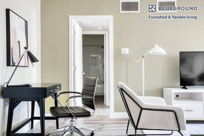 Photo - 17200 Burbank Blvd Unit FL2-ID947