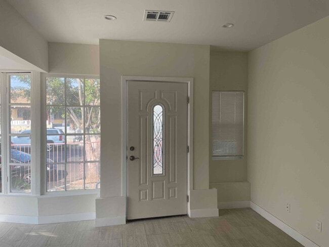 Photo - 2910 S Budlong Ave Unit 2910 S Budlong Ave