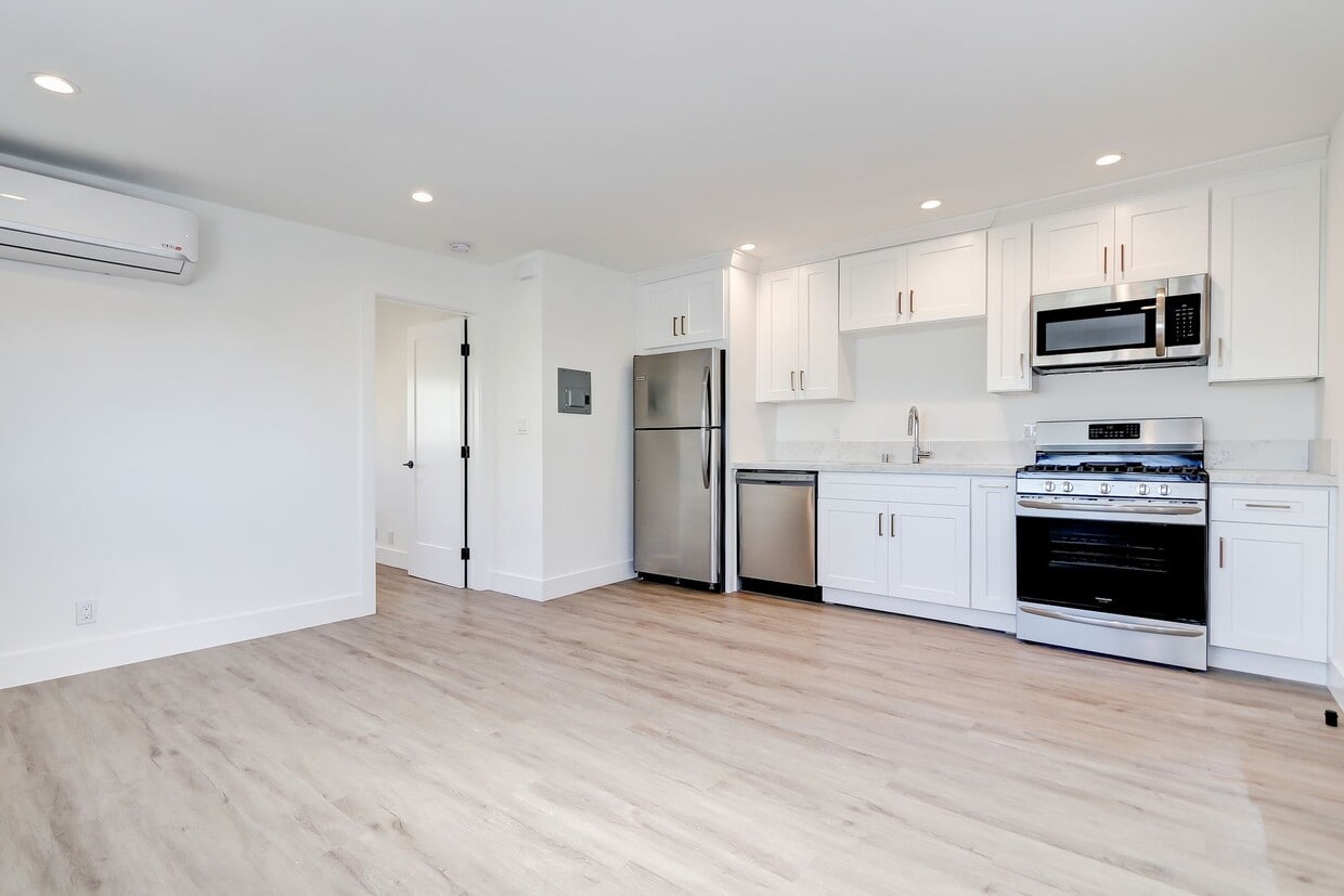 Floor Plan - 1/1 (Unit 11)