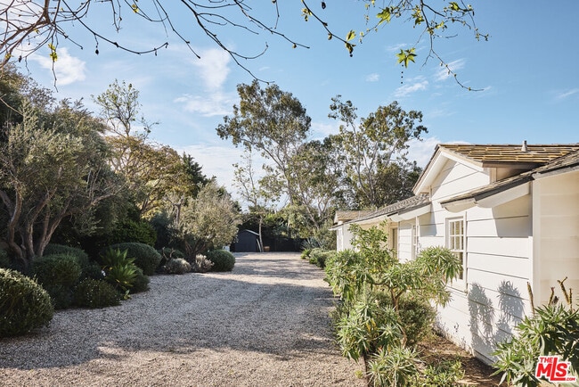 Photo - 6715 Fernhill Dr