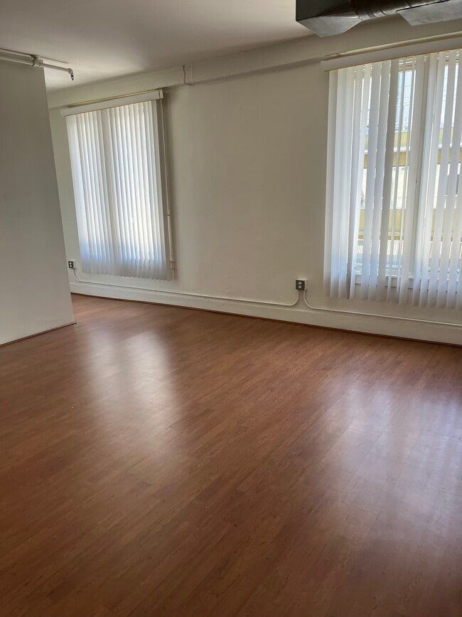 livingroom - 1055 6th Ave