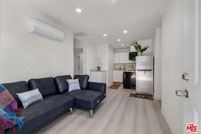 Building Photo - 7705 Baird Ave