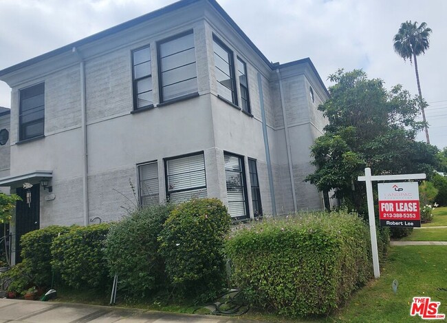 Photo - 1338 S Dunsmuir Ave