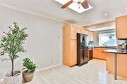 Photo - Talmadge : spacious 2 bed, 2 ba top floor ...