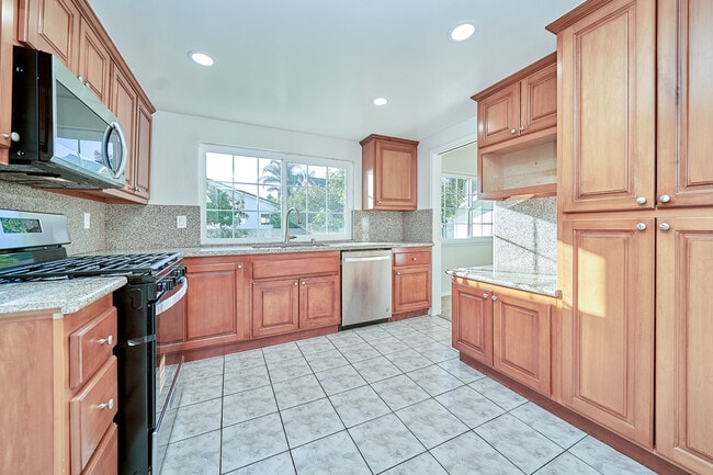 Photo - 15507 Caulfield Ave