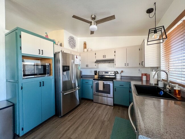 Photo - Fully Furnished 4 Bedroom in Sunmore Estat...