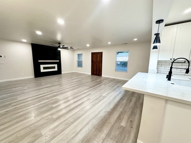 Photo - 2315 Tavern Rd