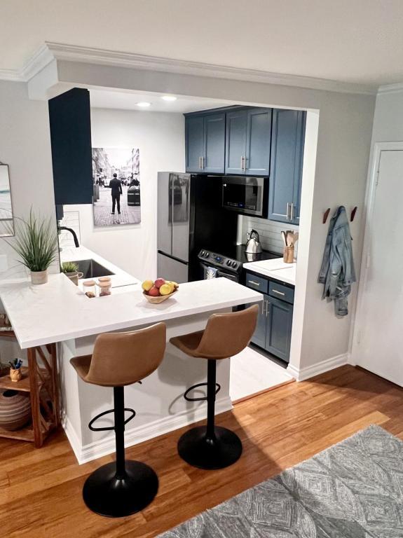 Building Photo - 7777 W 91st St Unit b3153