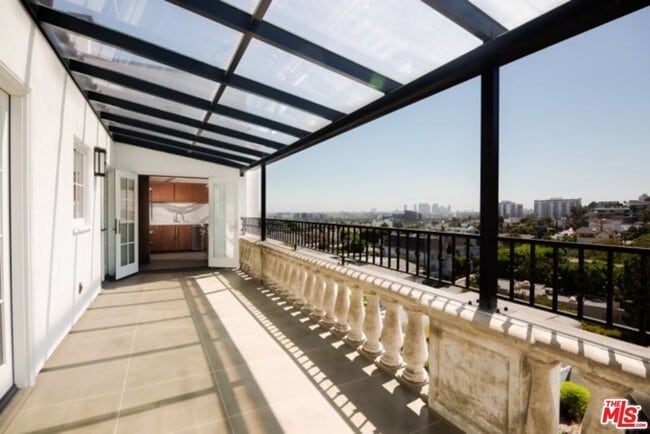 Photo - 1302 N Sweetzer Ave Unit 2