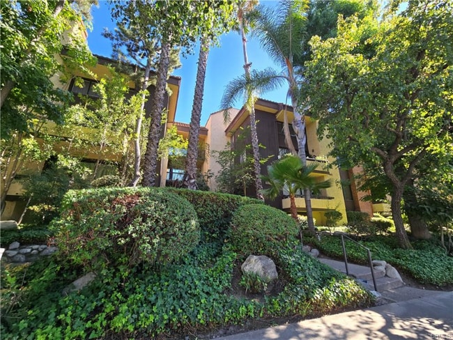Photo - 13214 Moorpark St Townhome