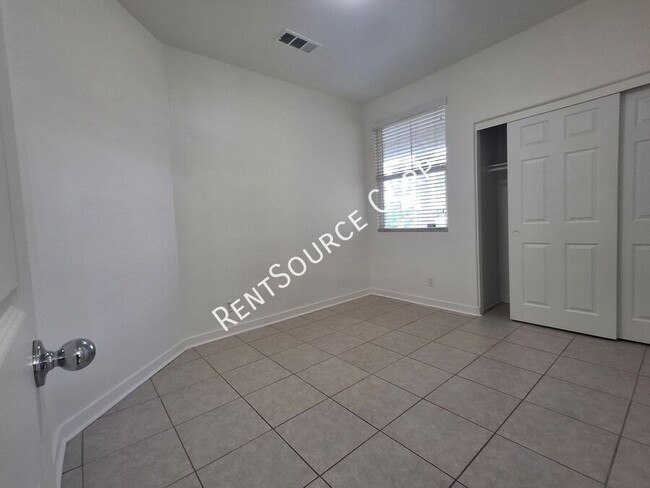 Photo - 1114 Cambridge Ct