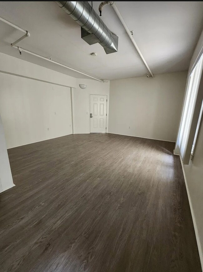 Photo - 1055 6th Ave Apartments