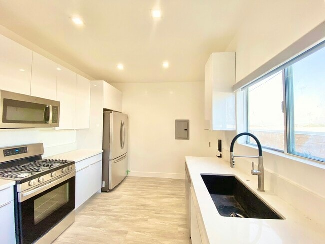 Photo - 627 Brittania St Unit 629