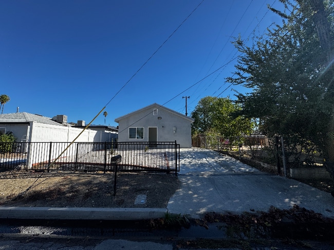 Building Photo - 3291 Del Rey Dr