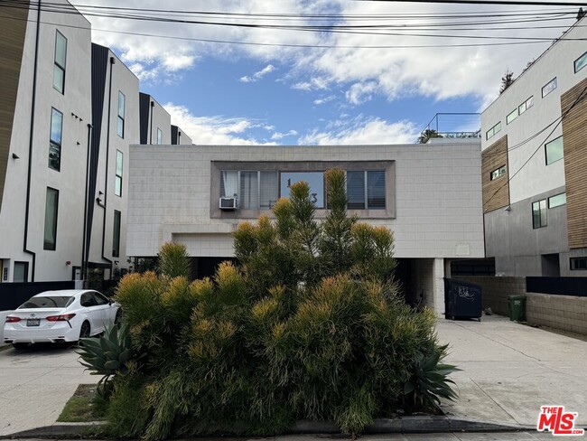 Photo - 1333 N Fuller Ave Unit 7