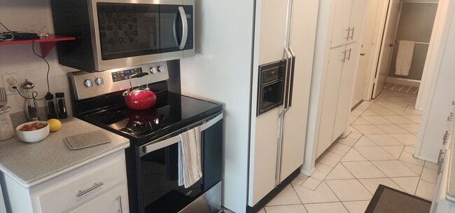 Photo - Modern & Fully Furnished Townhouse with Mo...