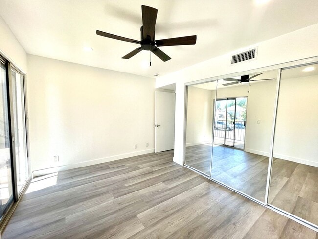 Building Photo - Modern 1-Bedroom Apartment in Gated Van Nu... Unit 16