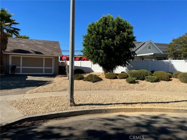 Photo - 421 Royal Cir