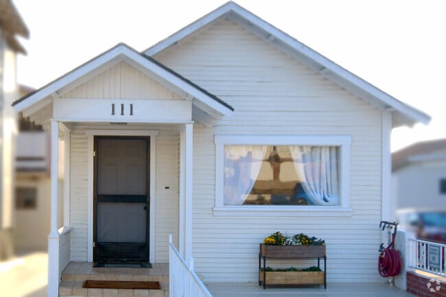 Building Photo - 111 N Pacific Coast Hwy Unit 111 Rental