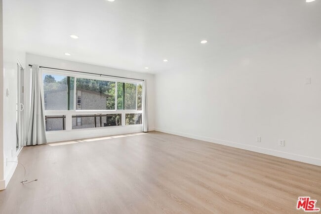 Photo - 6275 Canterbury Dr Unit 210