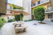 Courtyard - 1920 Peyton Ave