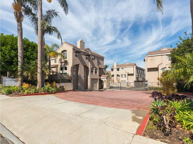 Building Photo - 1345 E Grand Ave Unit A