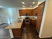 Photo - 1654 Heywood St