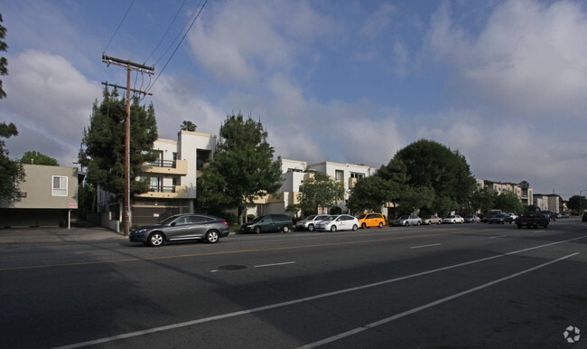 Building Photo - Excalibur Apartments