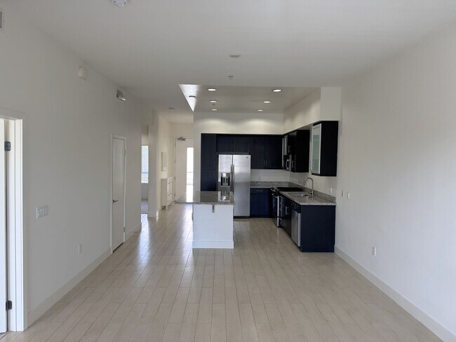 Building Photo - Beautiful 2+2, Bonus Room & balcony in PLA... Unit 341