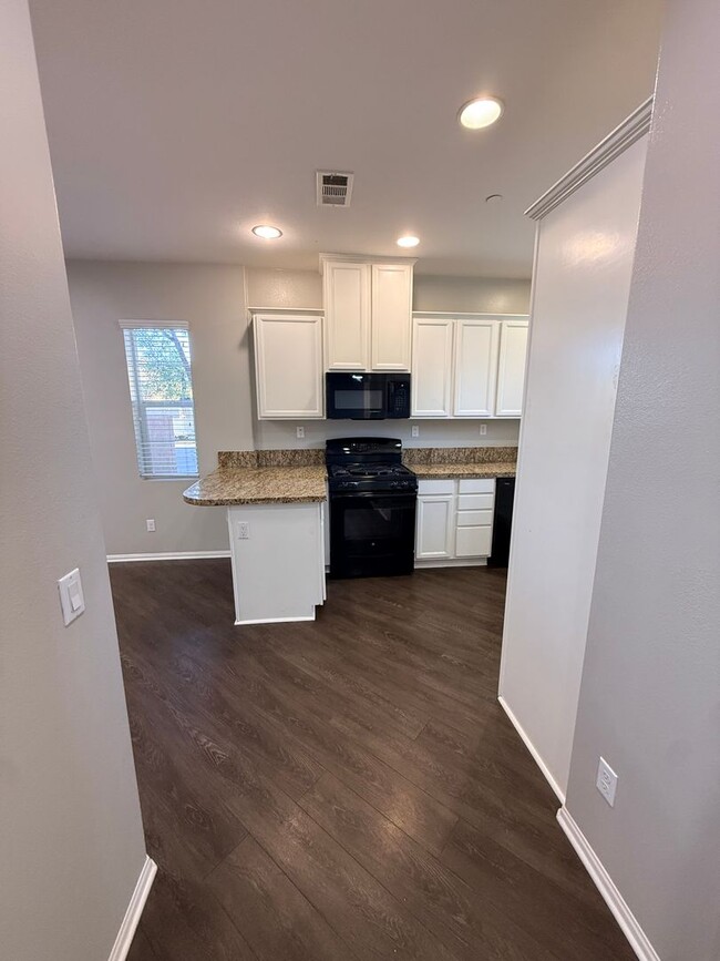 Photo - 3 Bedroom Condo for Rent in Murrieta