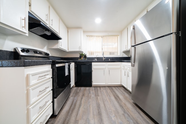 Photo - 800 E Bobier Dr