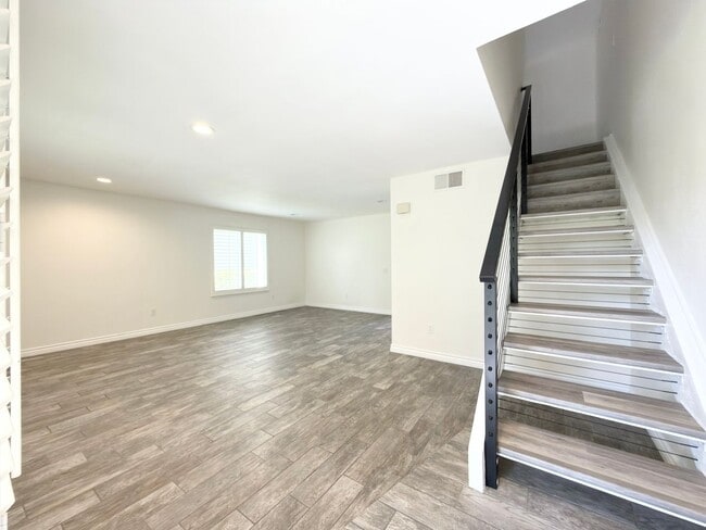 Photo - Spacious Townhome in Desirable Tiburon Community!