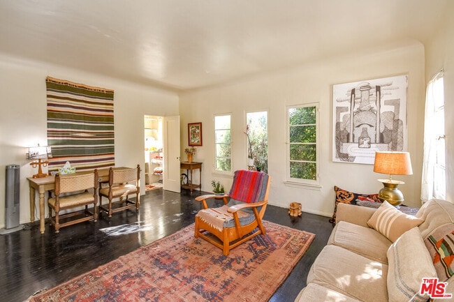 Photo - 8437 Waring Ave