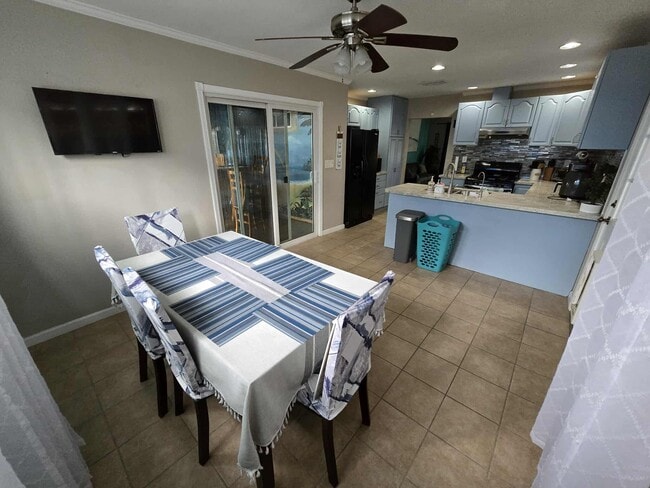 Dining Area - 2661 Magnolia Ave