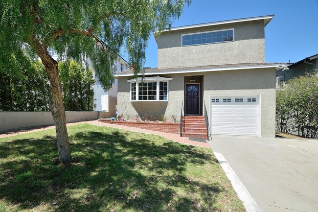 Building Photo - Spacious Four Bedroom Home in Manhattan Beach Hill Section!