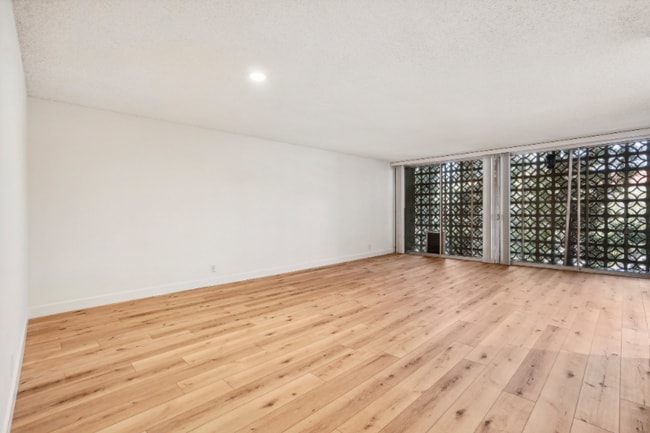 Photo - 9000 Clifton Wy Unit 6