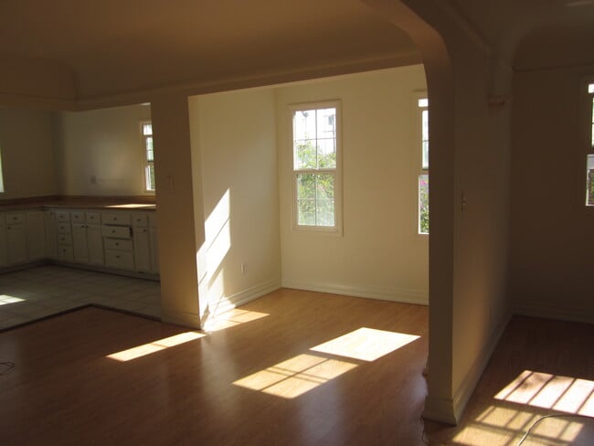 Photo - 1412 S Dunsmuir Ave Unit 1412