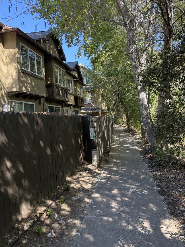 Building Photo - 345 Kellogg Way