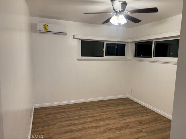 Photo - 656 W 33rd St